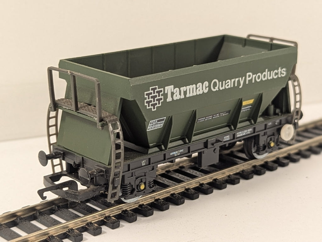 Hornby R002 PGA Tarmac Quarry Products Aggregate Hopper Wagon OO Gauge