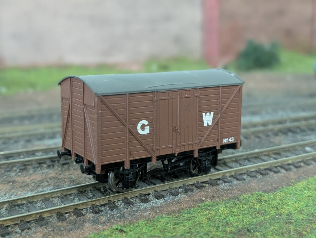 Hornby R1109 OO Gauge GWR Vent Van No 43