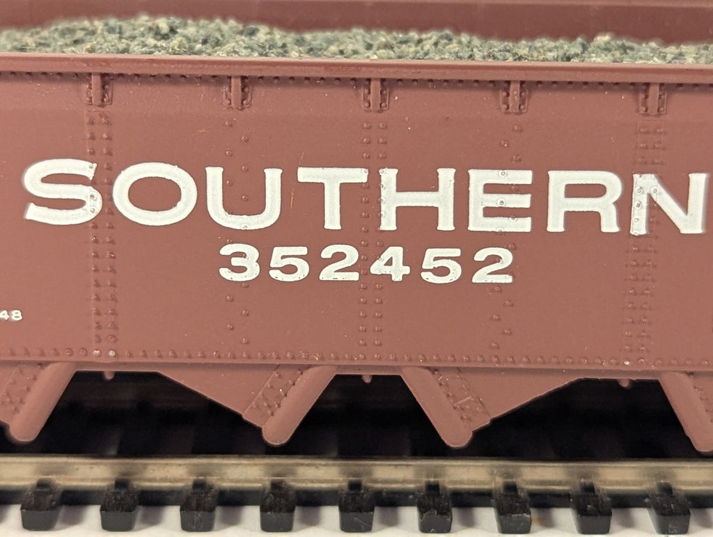 Bachmann HO Gauge Southern 3-Bay Offset Side Hopper Wagon 352452 Southern brown