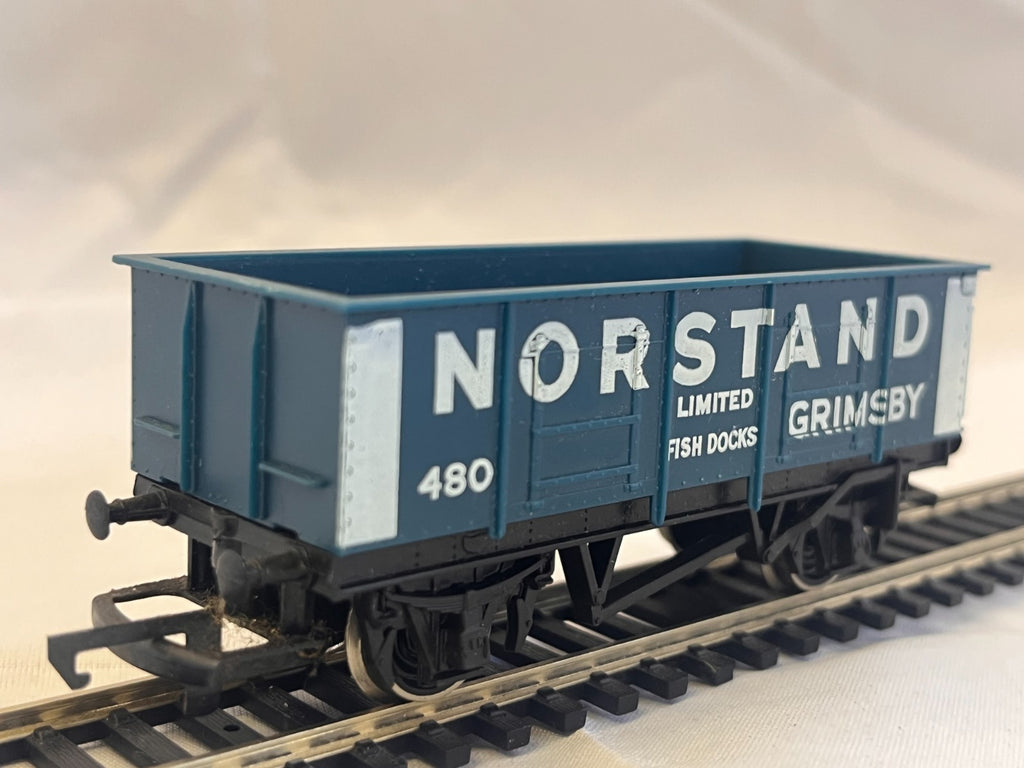 Hornby R220 OO Gauge Norstand Limited Grimsby 20 Ton Mineral Wagon