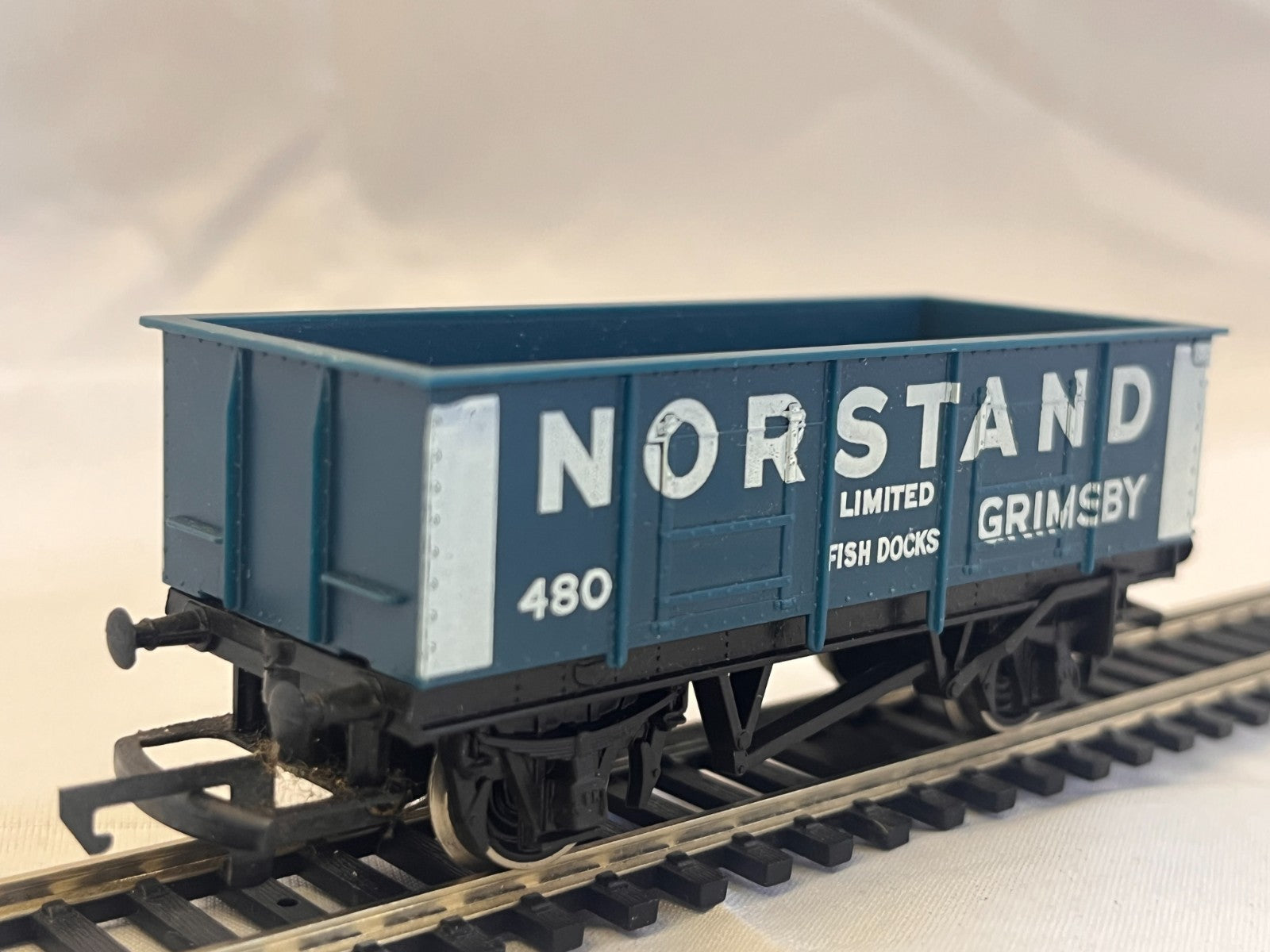 Hornby R220 OO Gauge Norstand Limited Grimsby 20 Ton Mineral Wagon