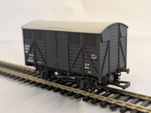 Bachmann 37-751E GWR 12 Ton Fruit Van Black