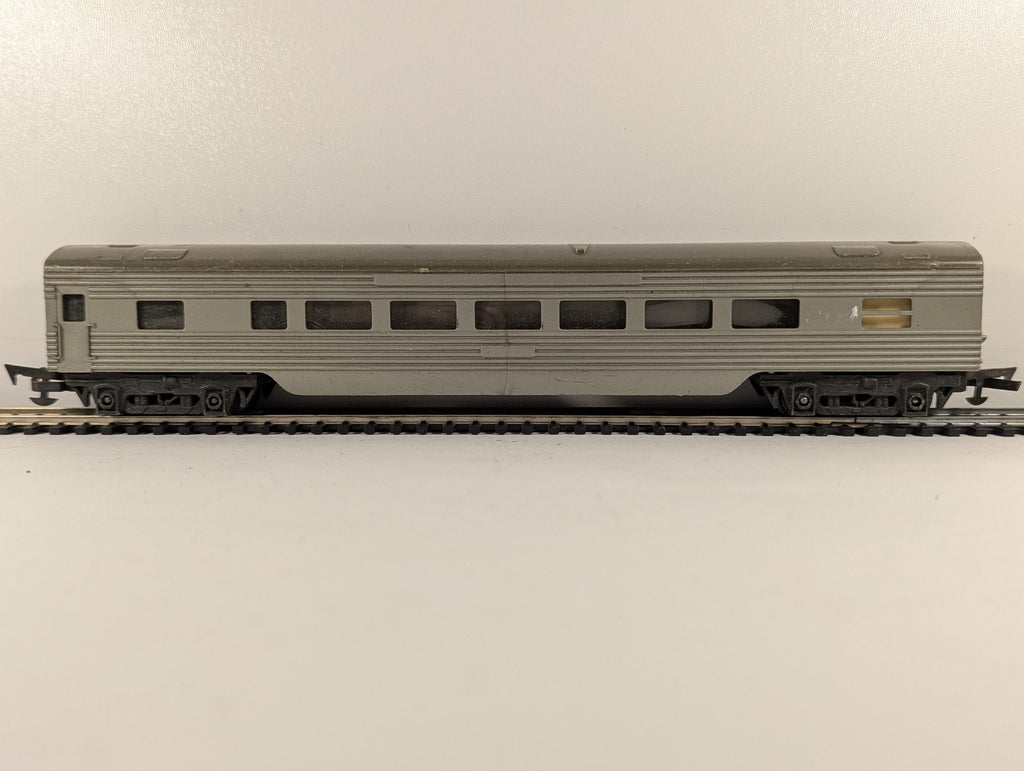 Tri-ang OO Gauge Transcontinental Passenger Coach Silver R.24