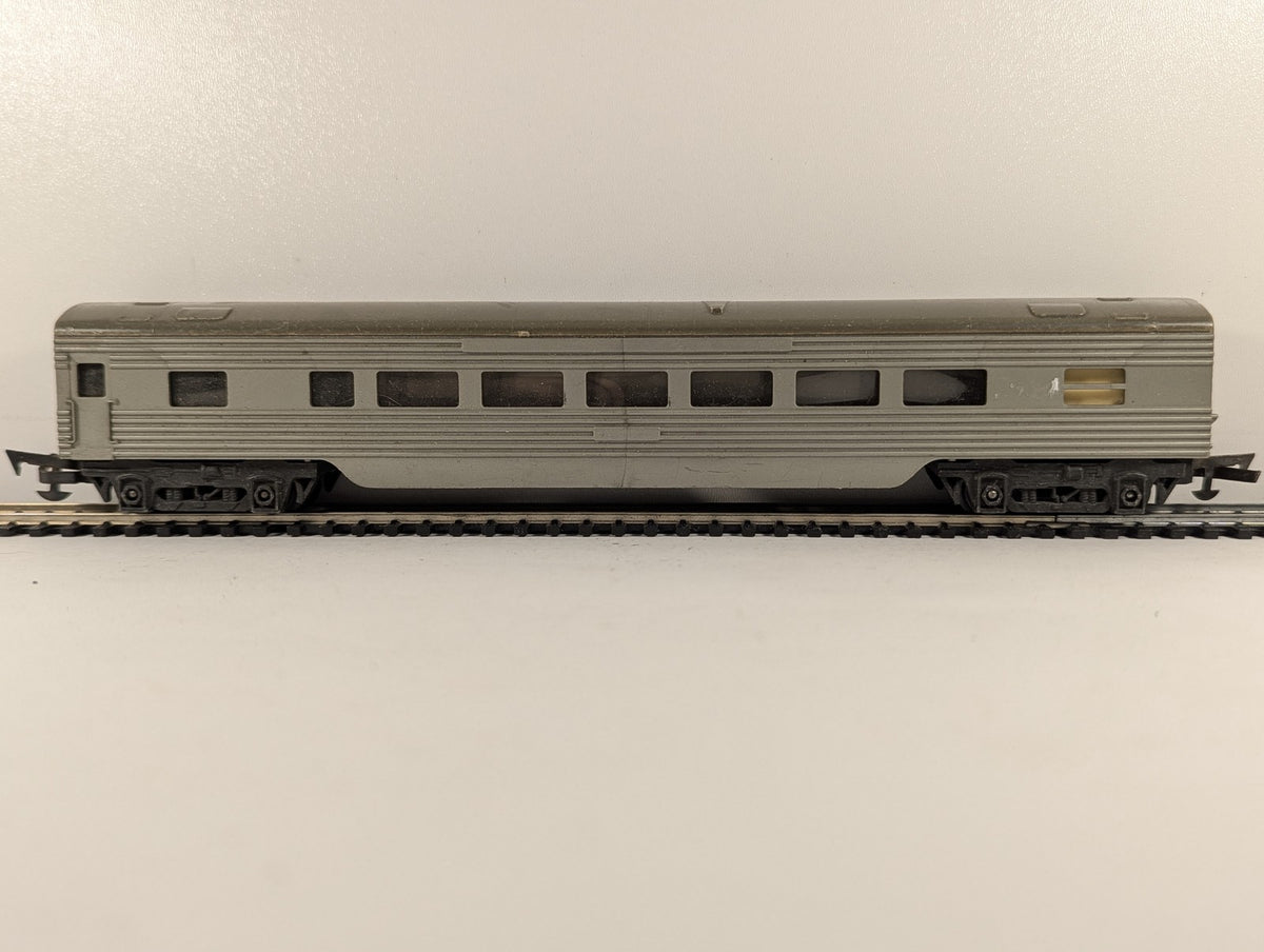 Tri-ang OO Gauge Transcontinental Passenger Coach Silver R.24