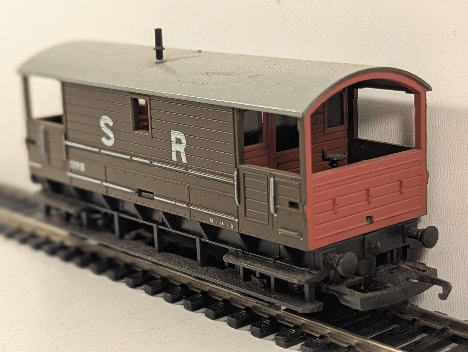 Hornby Railways R.029 SR 20 Ton Goods Brake Van