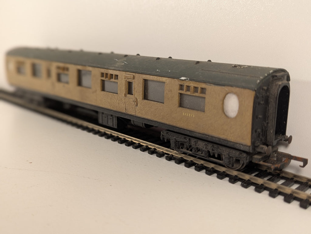Tri-ang OO Gauge LNER Teak Composite Third Coach