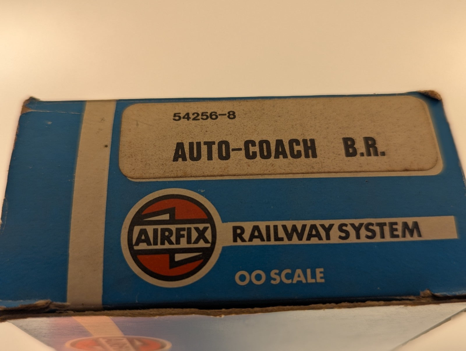 Airfix 54256-8 GWR Auto Coach BR Maroon OO Gauge Boxed - Missing Buffer Head