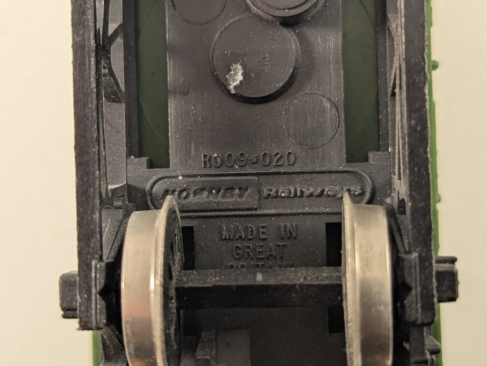 Hornby OO Gauge BR 12 Ton Ventilated Van 'Prime Pork' Goods Wagon