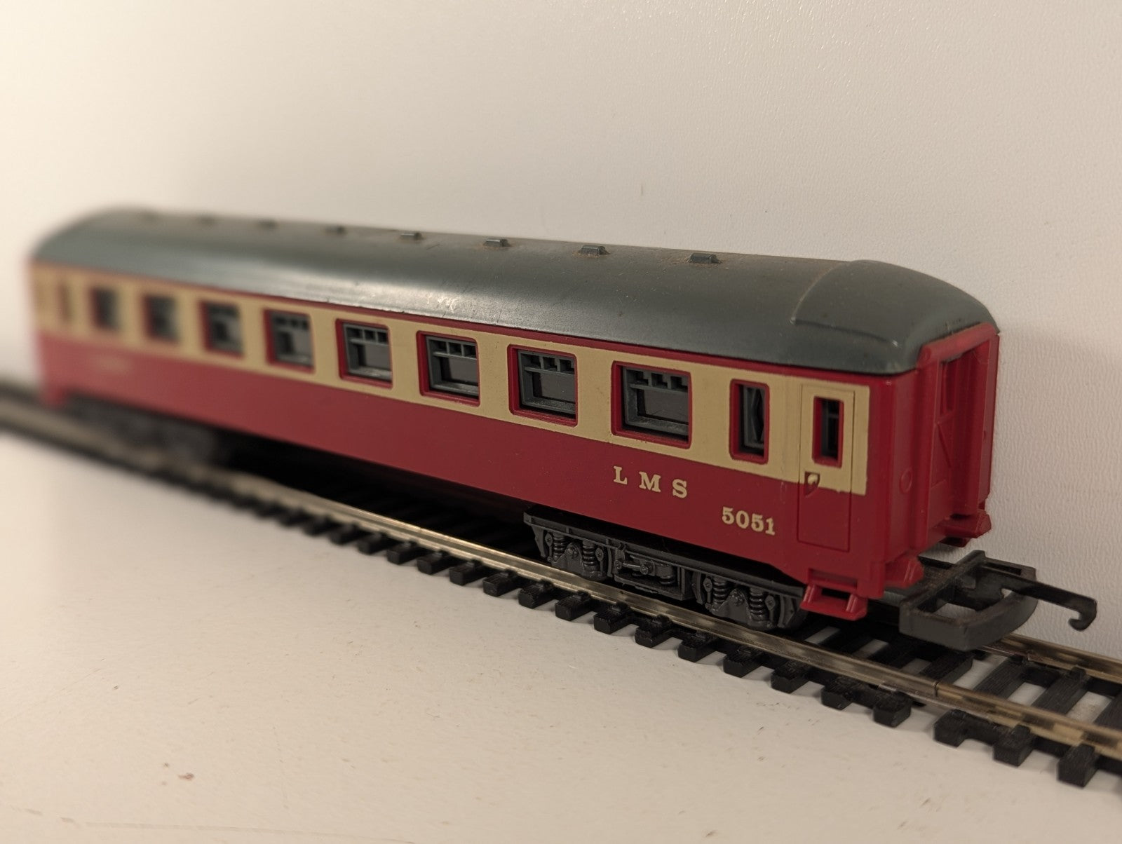Lima HO Gauge LMS Red & Cream Passenger Coach