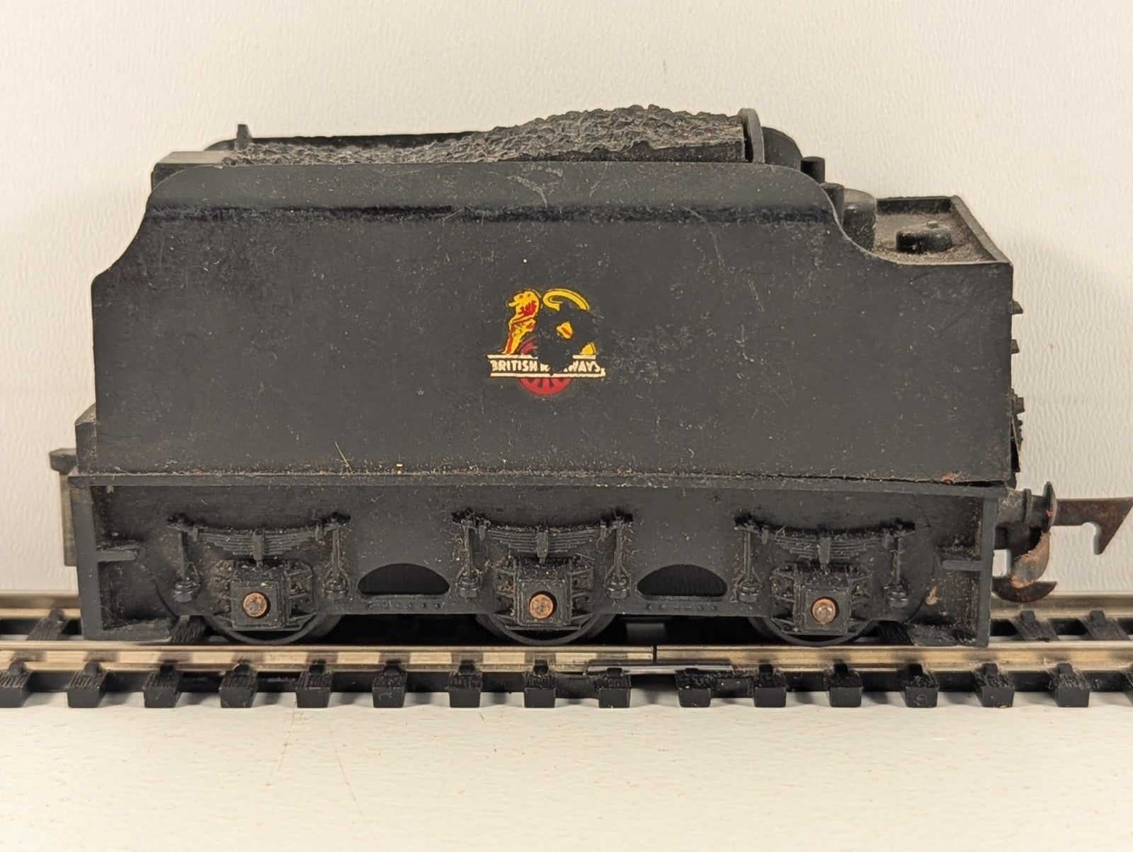 Tri-ang Railways R30 OO Gauge Tender BR Black - Spares/Repairs
