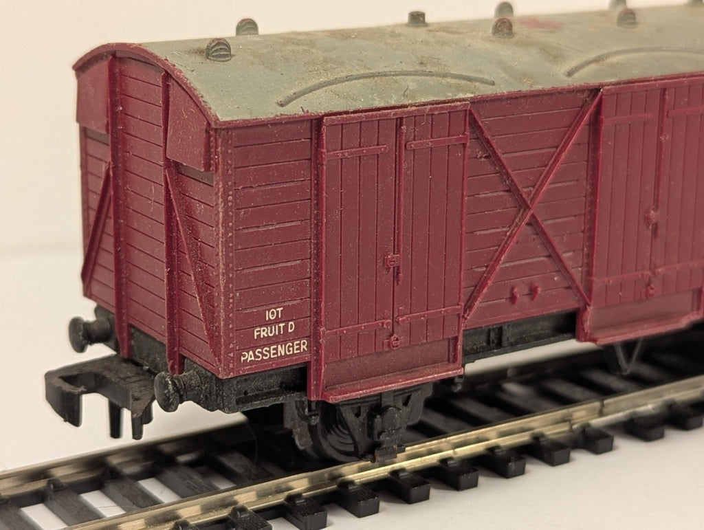 Hornby Dublo OO Gauge Passenger Fruit Van