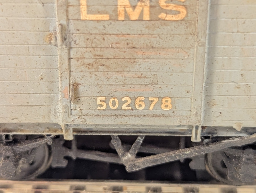 Kit Built OO Gauge LMS 12t Corrugated End Box Van Goods Wagon 502678 LMS