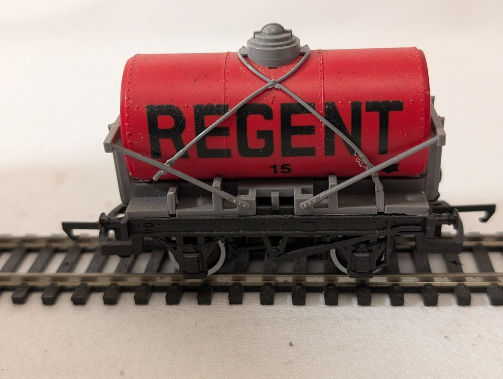 Hornby R025 OO Gauge 14-Ton Tank Wagon – Class A – Regent Red