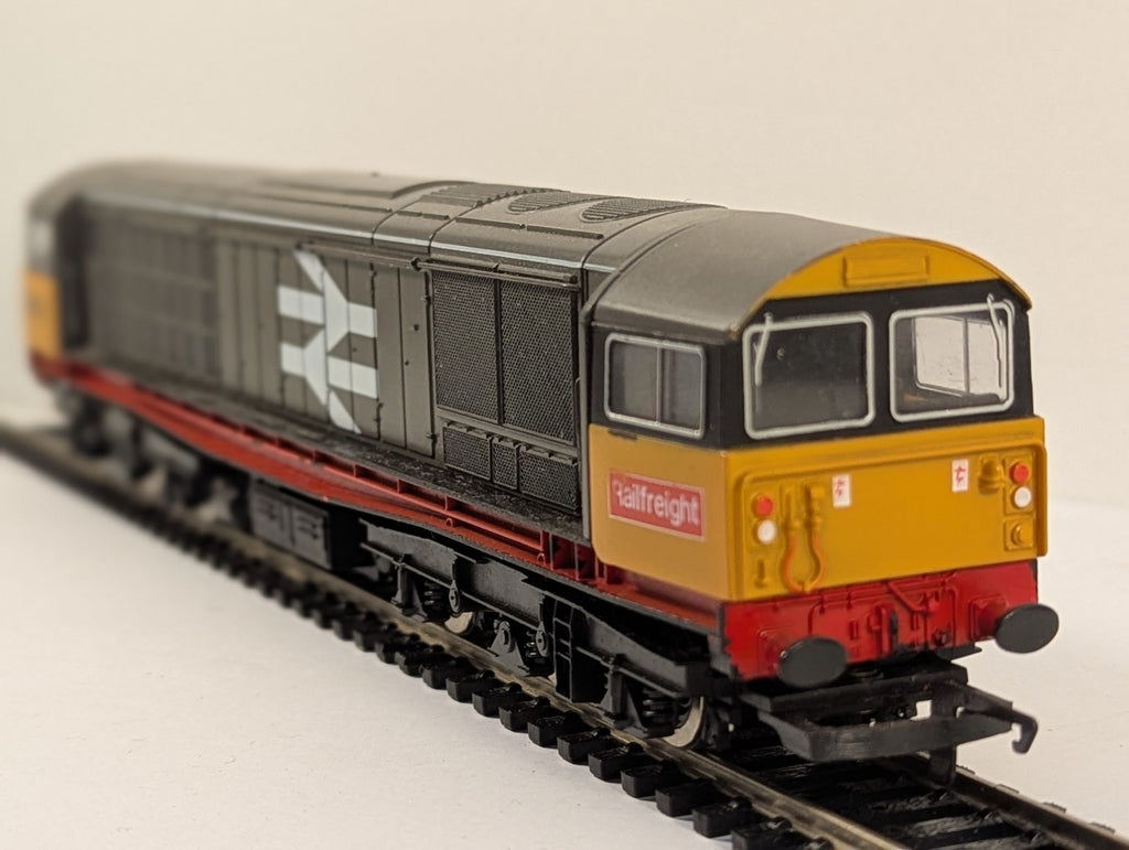 Hornby R250 OO Gauge Class 58 Diesel Locomotive 58001 Railfreight Grey