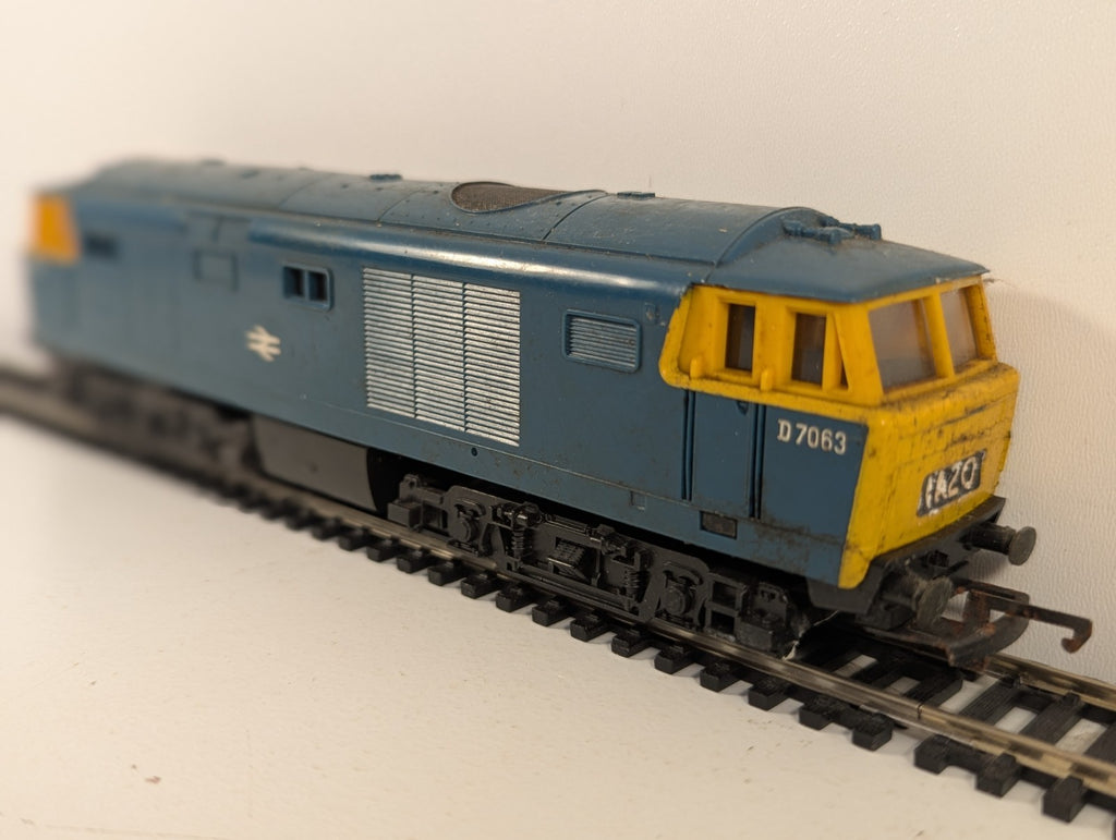 Tri-ang Hornby R758 OO Gauge Class 35 Hymek BR Blue Poor Runner