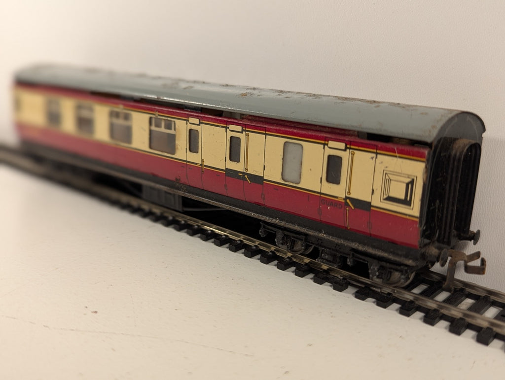 Hornby Dublo OO Gauge Tinplate Brake Coach “Blood and Custard”