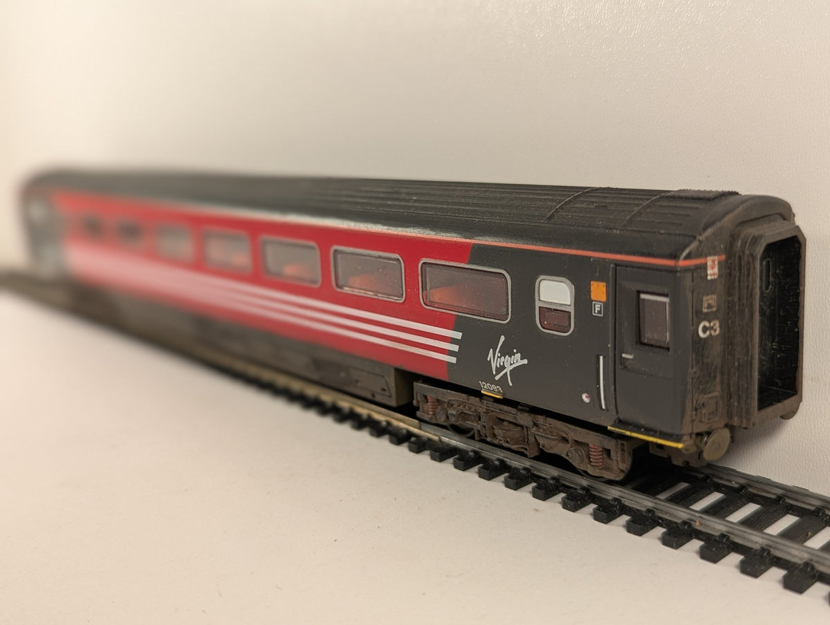 Hornby OO Gauge Mark 3 First Open Coach Passenger Coach 12083 Virgin Trains