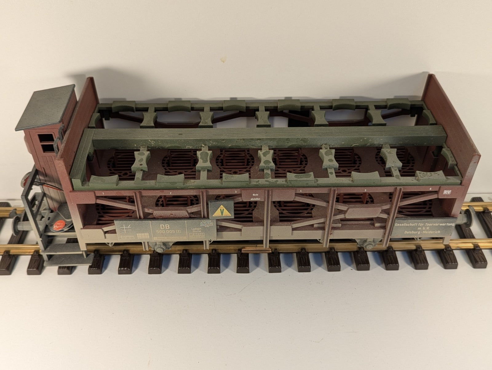 Piko G Gauge Weathered Acid Chemical Wagon with Guards Compartment – No barrels