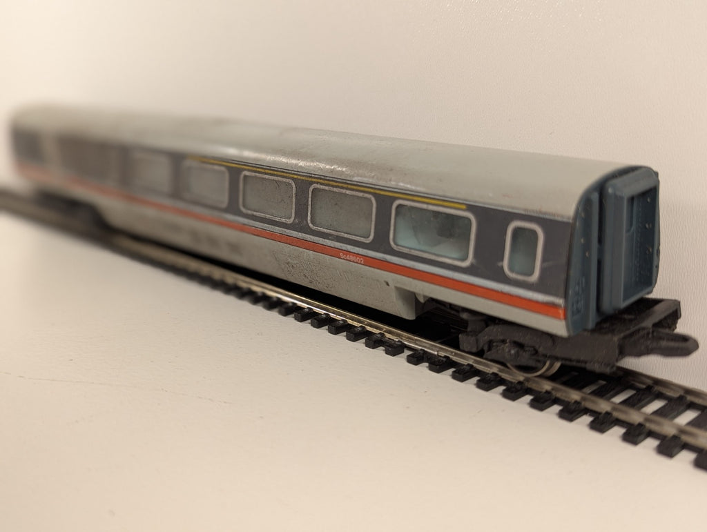 Hornby Advanced Passenger Train (APT) Mid Coach – Missing Wheelset – Needs Clean