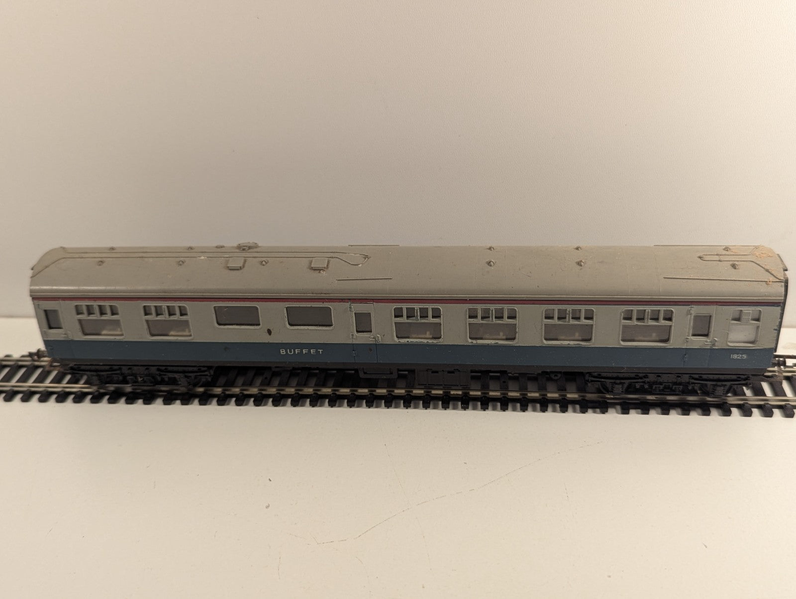 Hornby R729 OO Gauge BR Mk1 Buffet Coach No.1825 – Blue & Grey – Needs a Clean