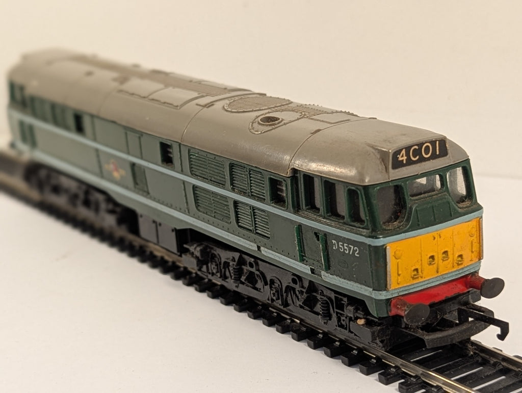 Tri-ang Hornby Class 31 D5572 BR Green Diesel Locomotive OO Gauge - Boxed