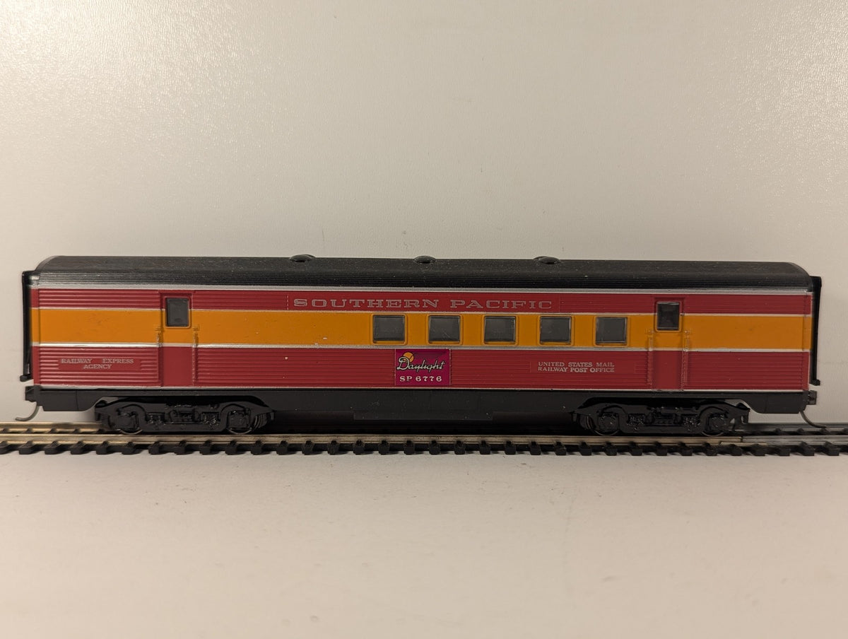 Athearn HO Gauge Southern Pacific Daylight Railway Express Agency Car