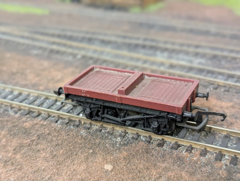 Triang R017 (R17) Bolster Wagon B913011 Red/Brown
