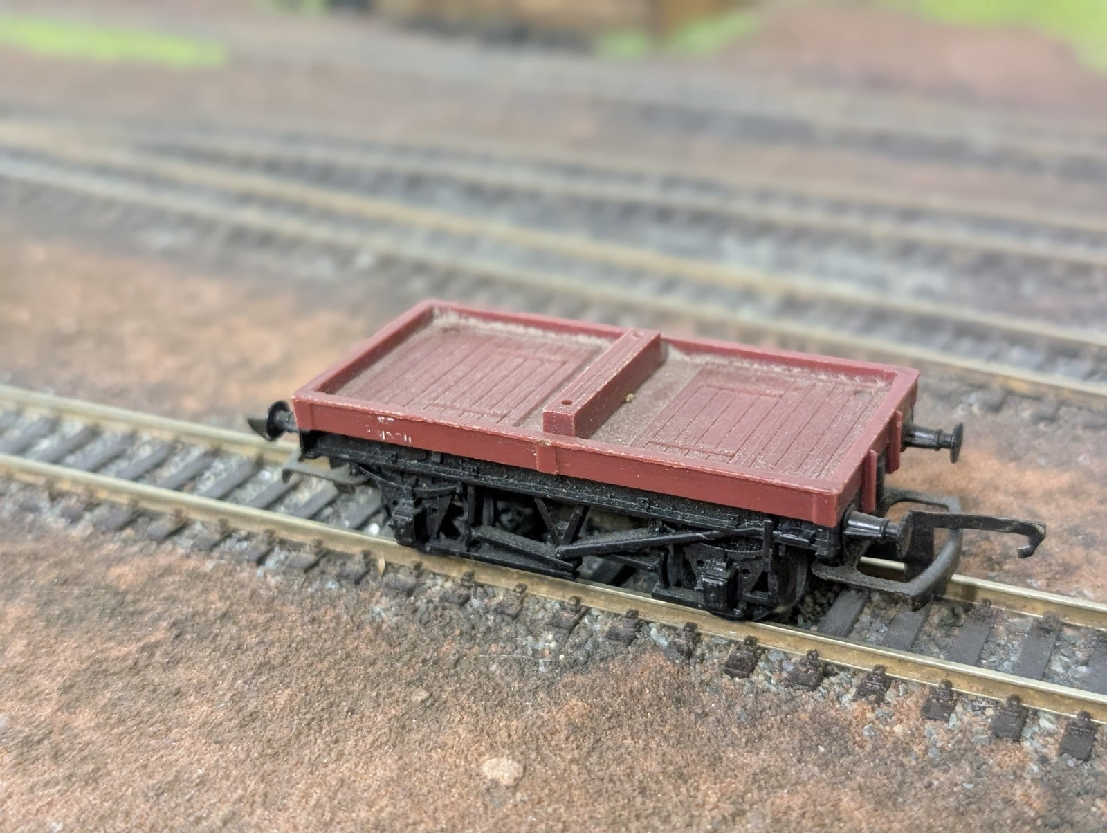 Triang R017 (R17) Bolster Wagon B913011 Red/Brown