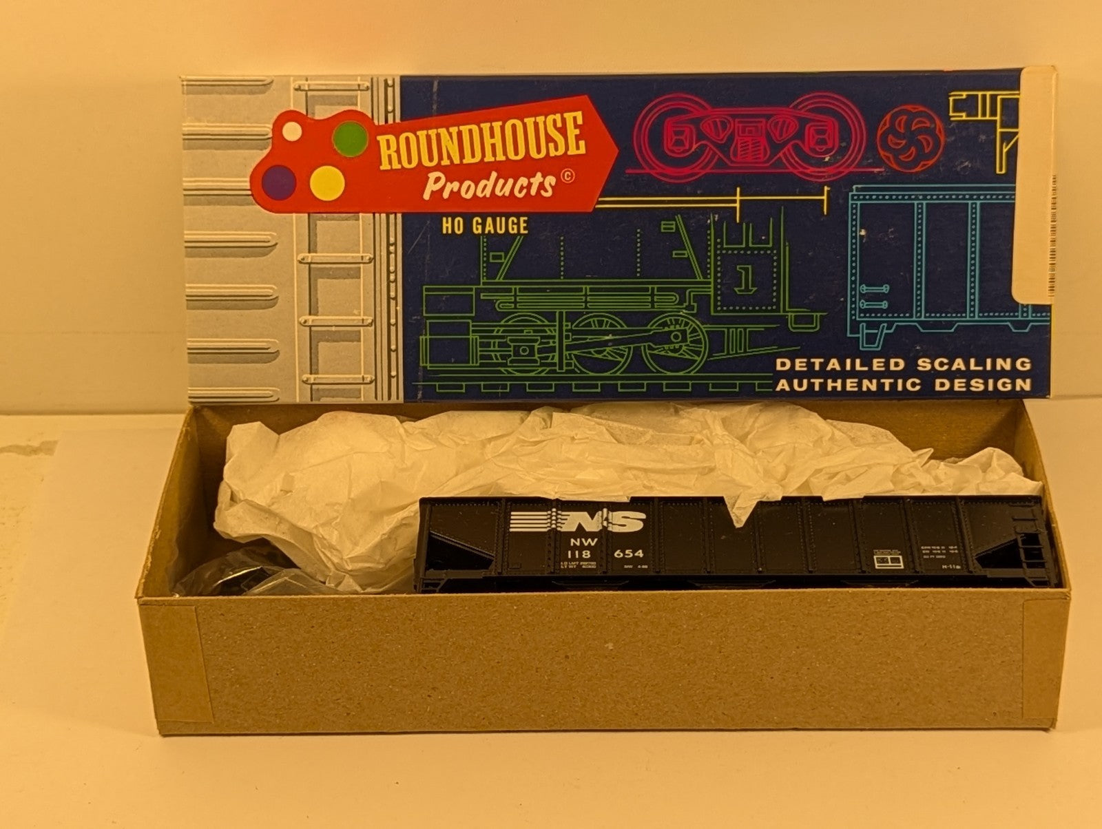 Roundhouse HO Gauge 3-Bay Rib Side Hopper Norfolk Southern Hopper Wagon