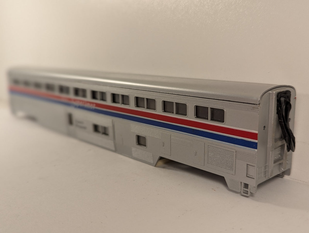 Con-Cor HO Scale Superliner Coach-Baggage Passenger Coach Amtrak 0001-000821