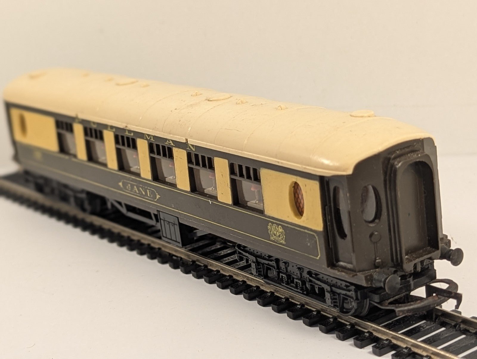 Hornby OO Gauge R223 Pullman Coach Jane