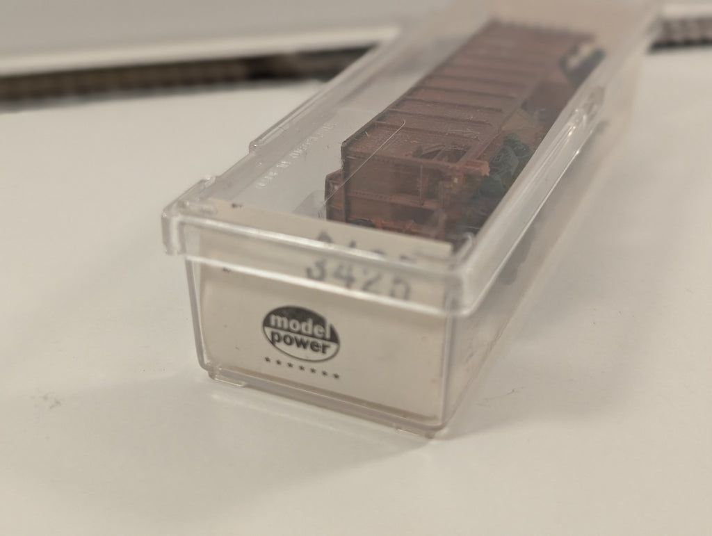 Model Power Canadian National (CN) 2-Bay Ribbed Hopper Car – N Gauge