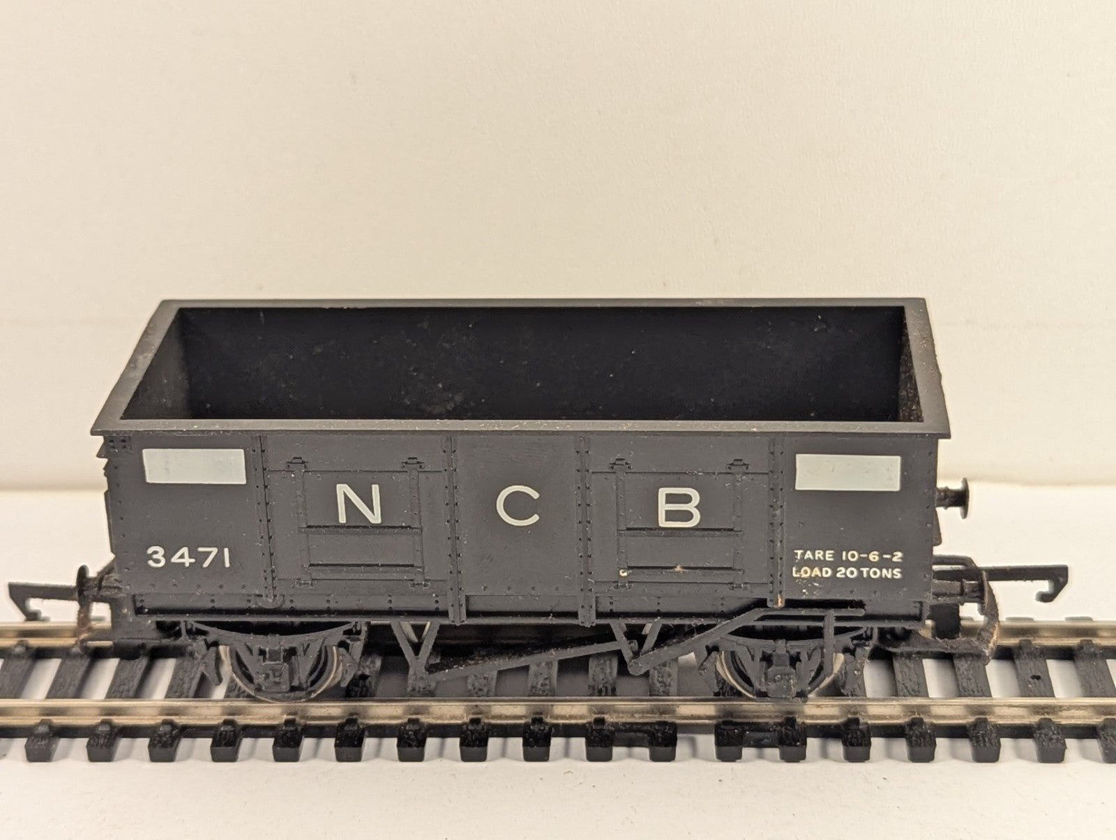 Hornby OO Gauge R239 NCB 20-Ton Mineral Wagon 3471