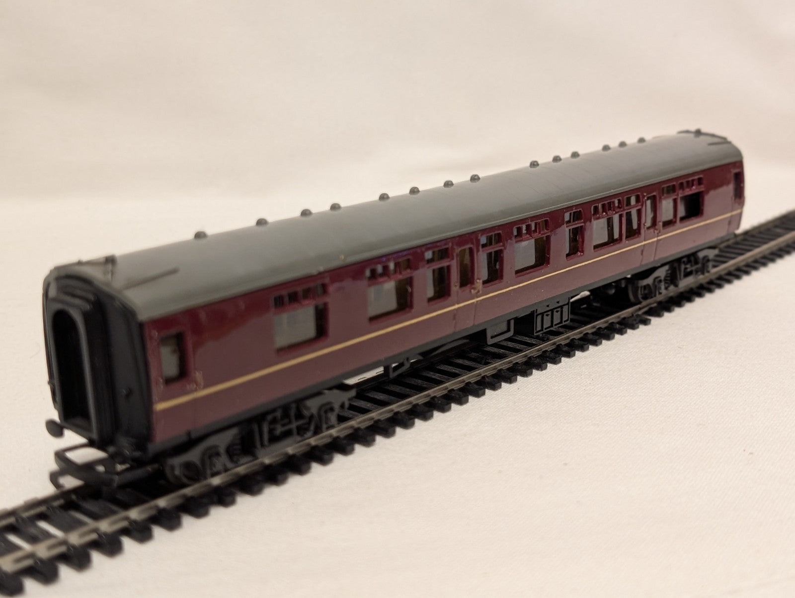 Trix Twin BR Mk1 Repainted Coach – Maroon Livery