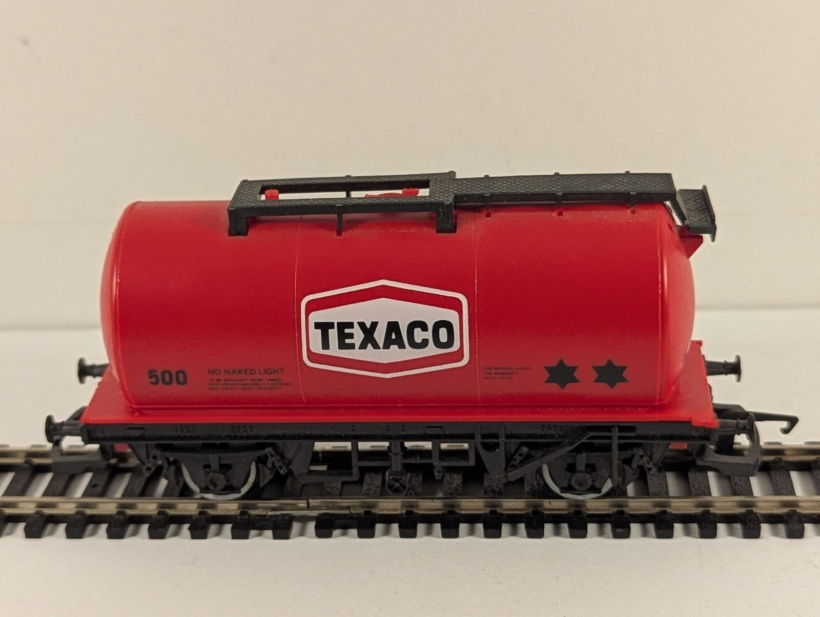Hornby R231 Texaco Tank Wagon Red OO Gauge