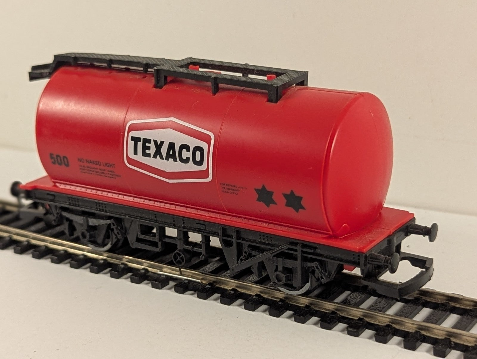 Hornby R231 Texaco Tank Wagon Red OO Gauge