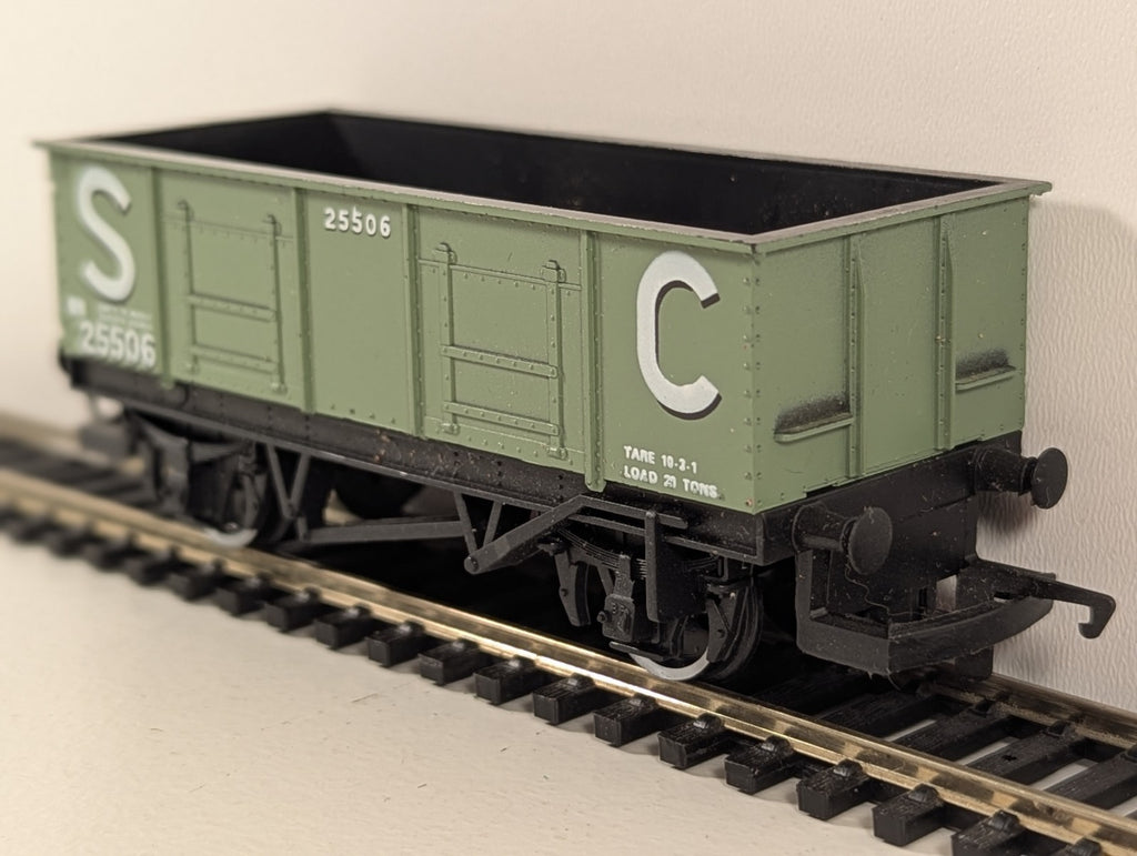 Hornby R730 OO Gauge 21T Steel Mineral Wagon
