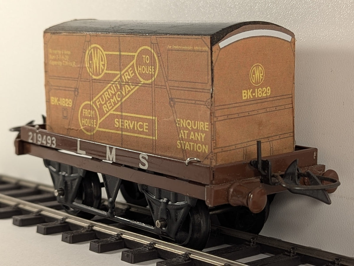 Hornby O Gauge Flat Truck with Container Goods Wagon 219493