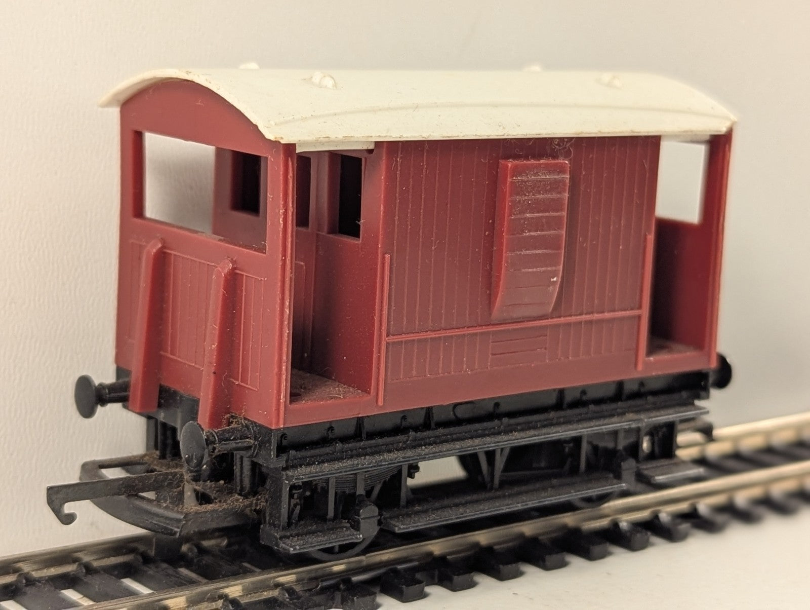 Tri-ang R16 20-Ton Brake Van
