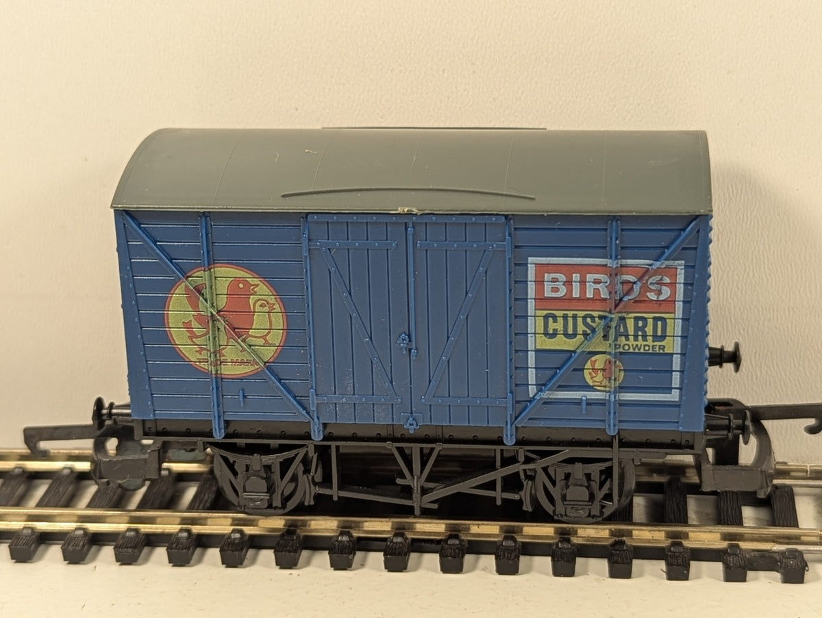 Lima OO Gauge 20 Ton Corrugated End Van