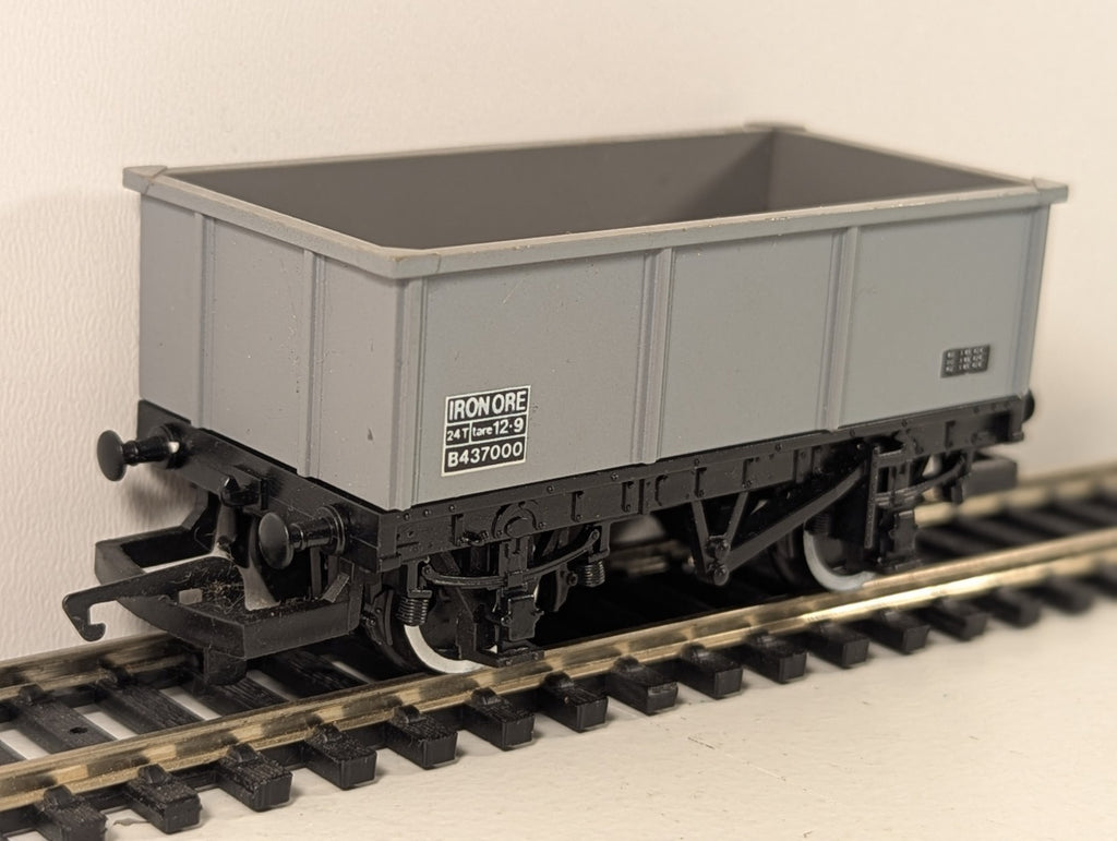 Hornby R081 OO Gauge 24T Iron Ore Tippler Wagon B437000 – BR Grey