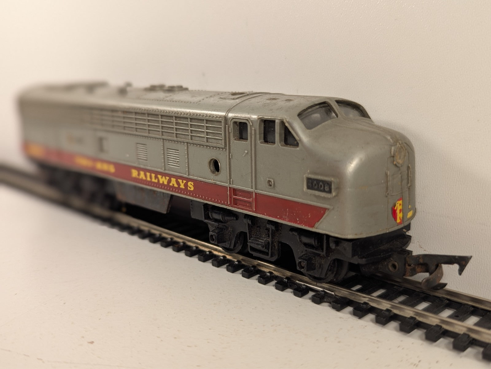 Tri-ang OO Gauge R57 Transcontinental B-B Diesel Dummy Locomotive