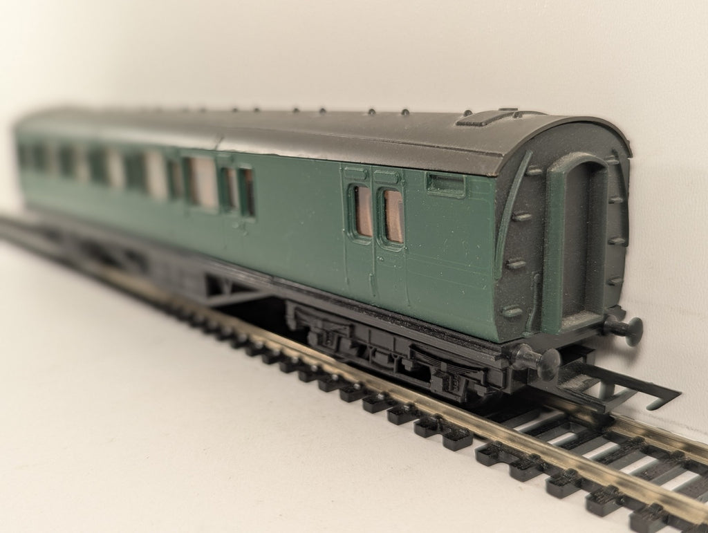 Graham Farish OO Gauge Southern Railway Suburban Brake Coach Passenger Coach