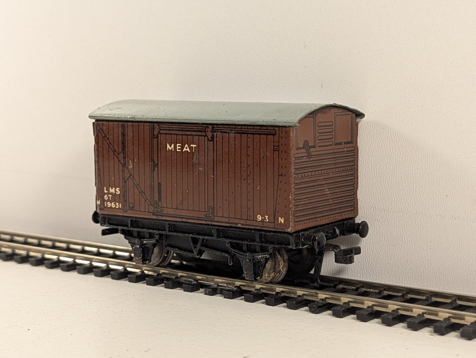 Hornby Dublo 32065 OO Gauge BR Brown D1 Meat Van - Boxed