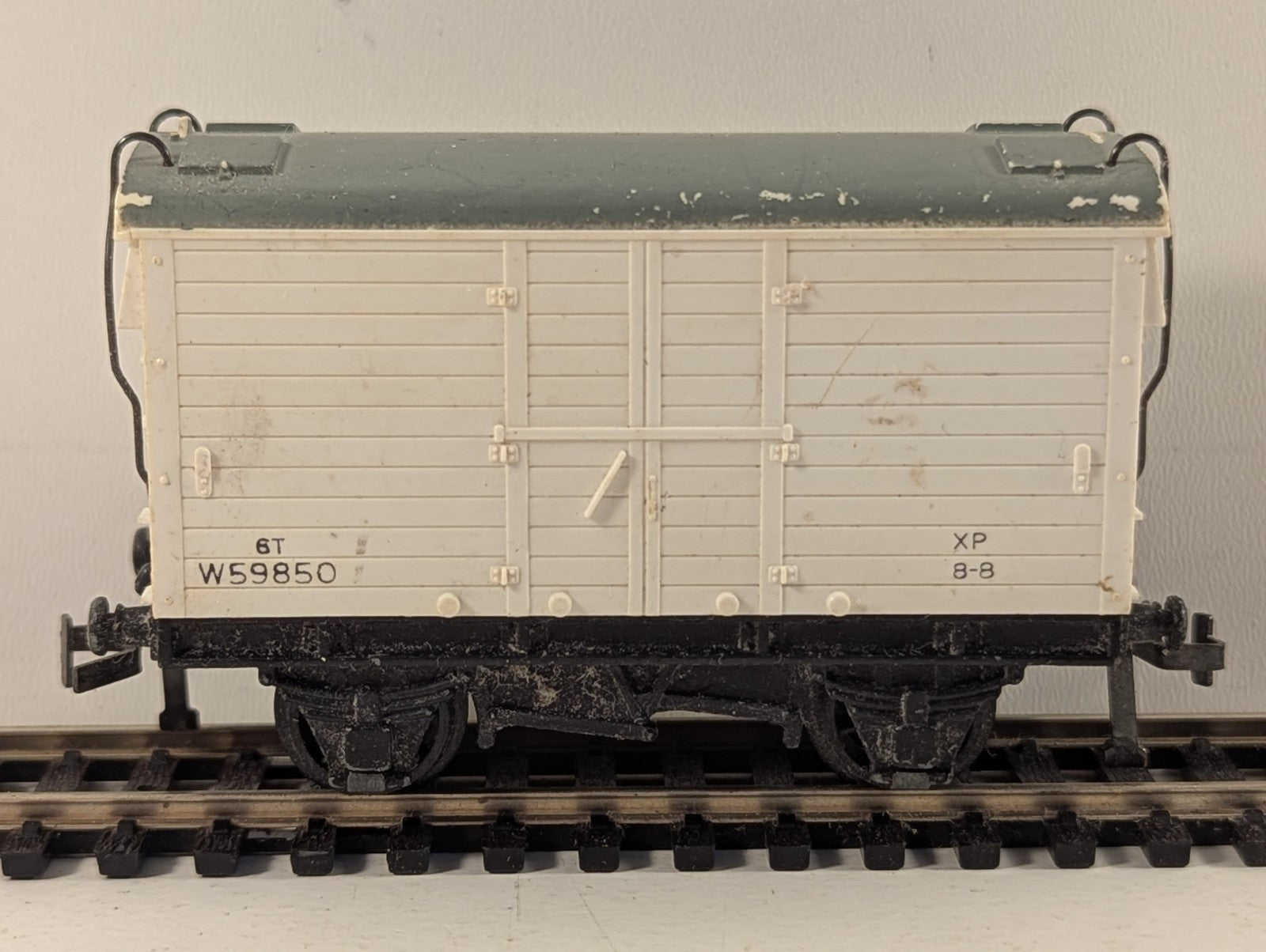 Hornby Dublo 4320 Mica B 6 Ton Refrigerator Van OO Gauge - Chipped Paint