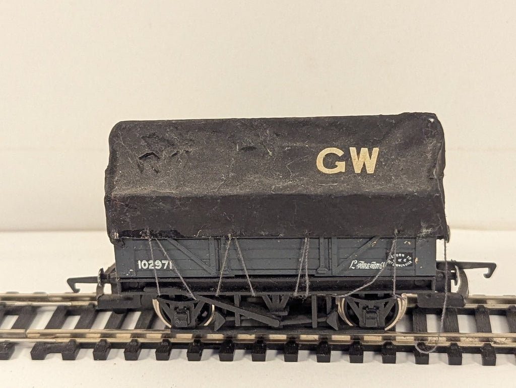 Hornby OO Gauge GWR 7-Plank Open Wagon with Custom Tarpaulin Goods Wagon 102971