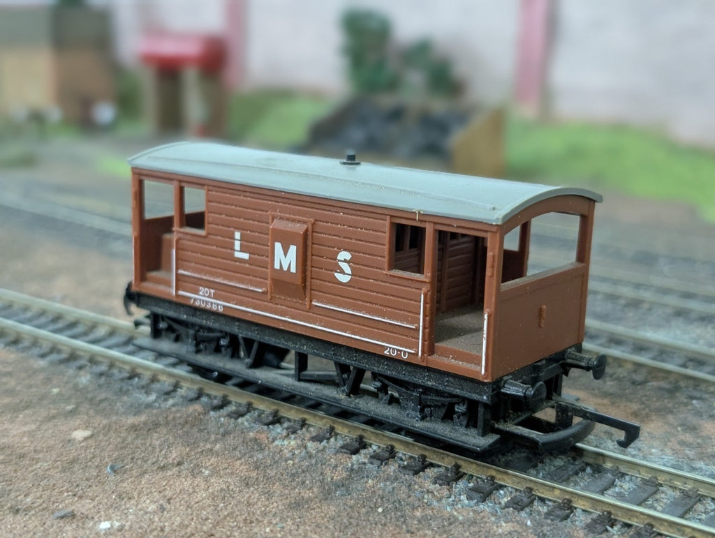 Hornby OO Gauge LMS 20 Ton Brake Van No. 73386 Brown Livery