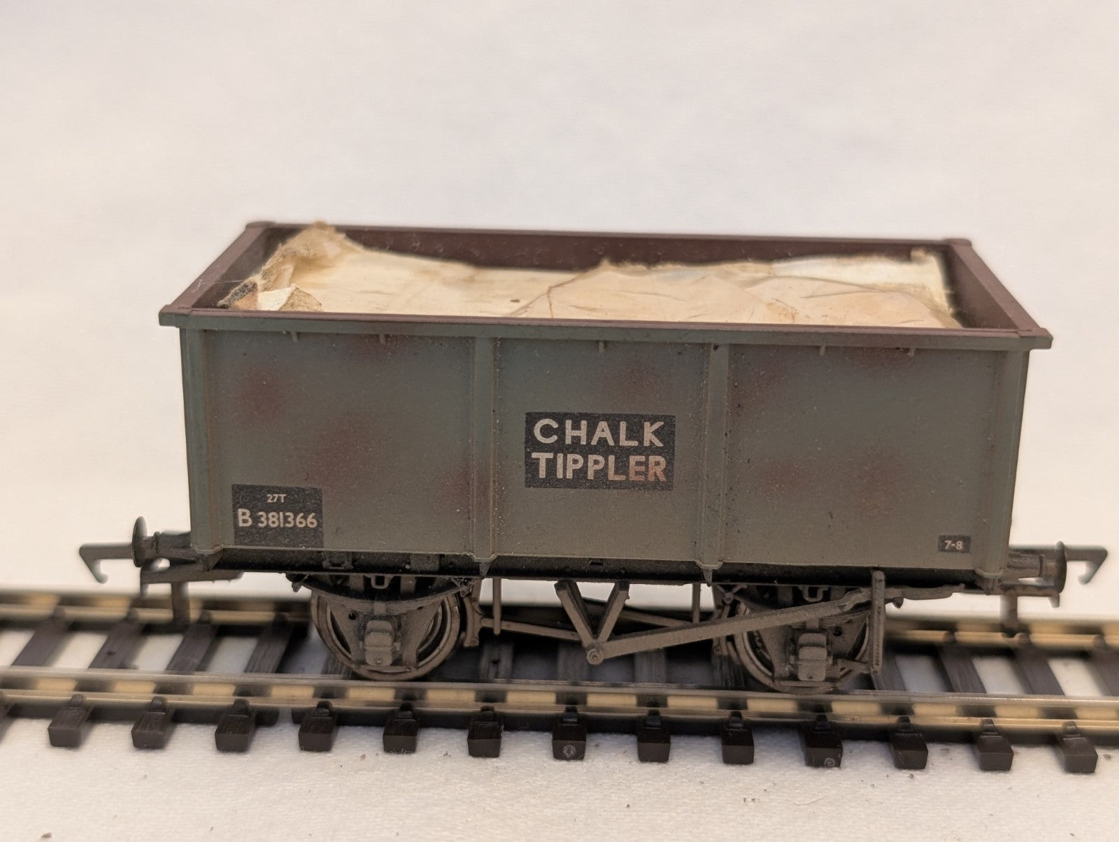Bachmann OO Gauge 27T Chalk Tippler Goods Wagon B 381366 BR Grey 38