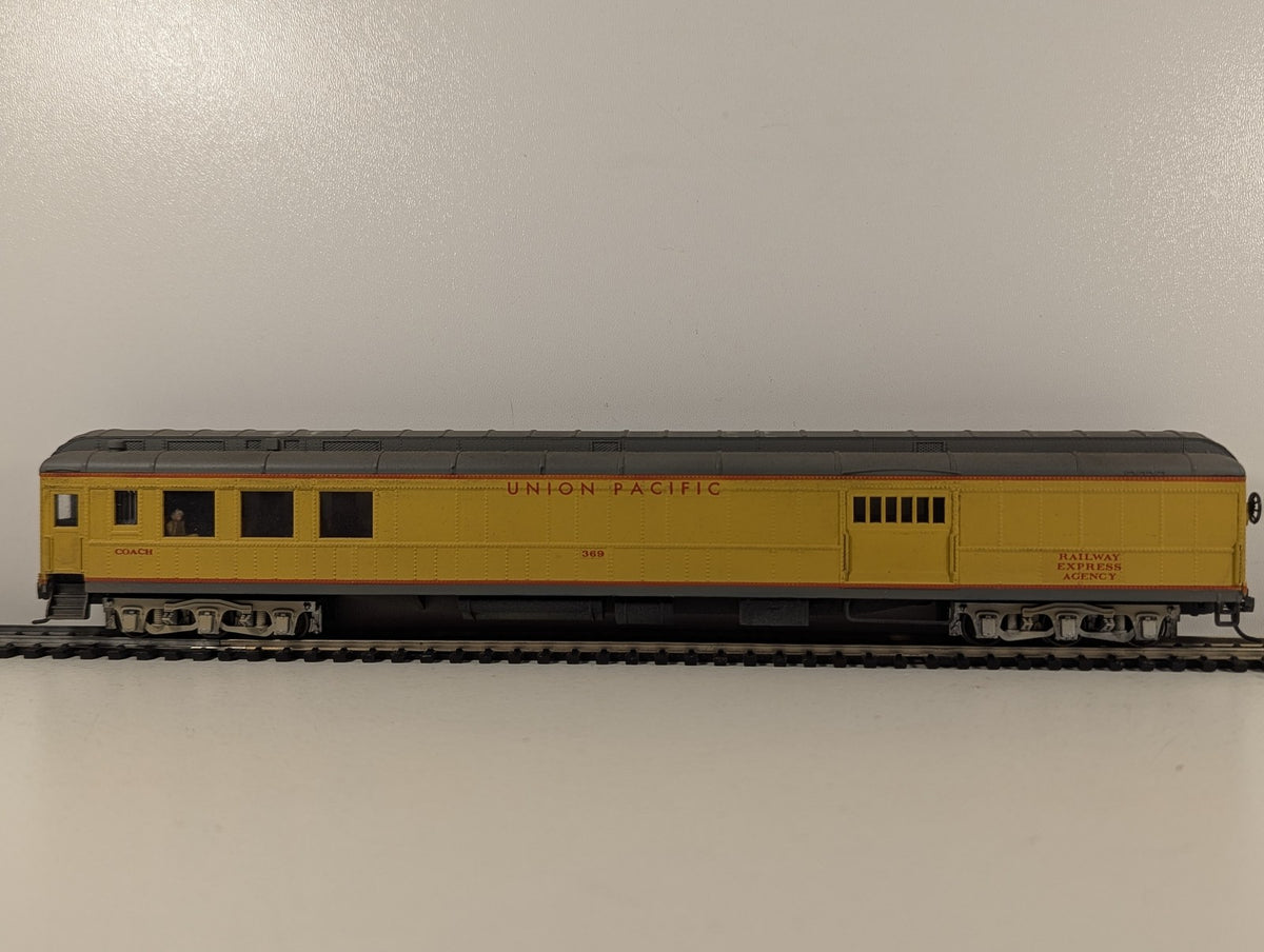 Rivarossi HO Gauge Union Pacific Combine Coach Passenger Coach 369