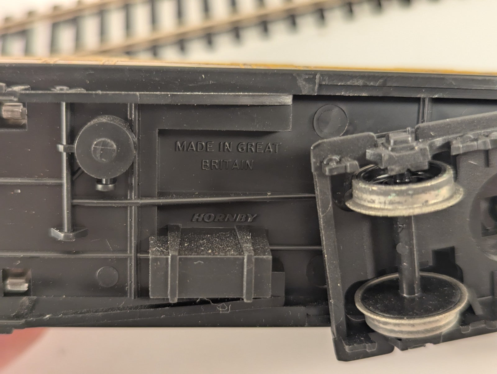 Hornby RailRoad OO Gauge LNER Teak Composite Coach for Mallard